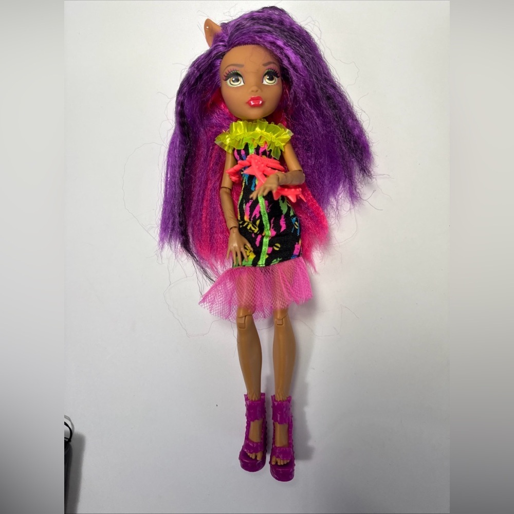 Monster High Doll with electrified monstrous Purple and Pink Hair Clawdeen wolf